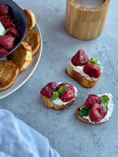 strawberry summer crostini