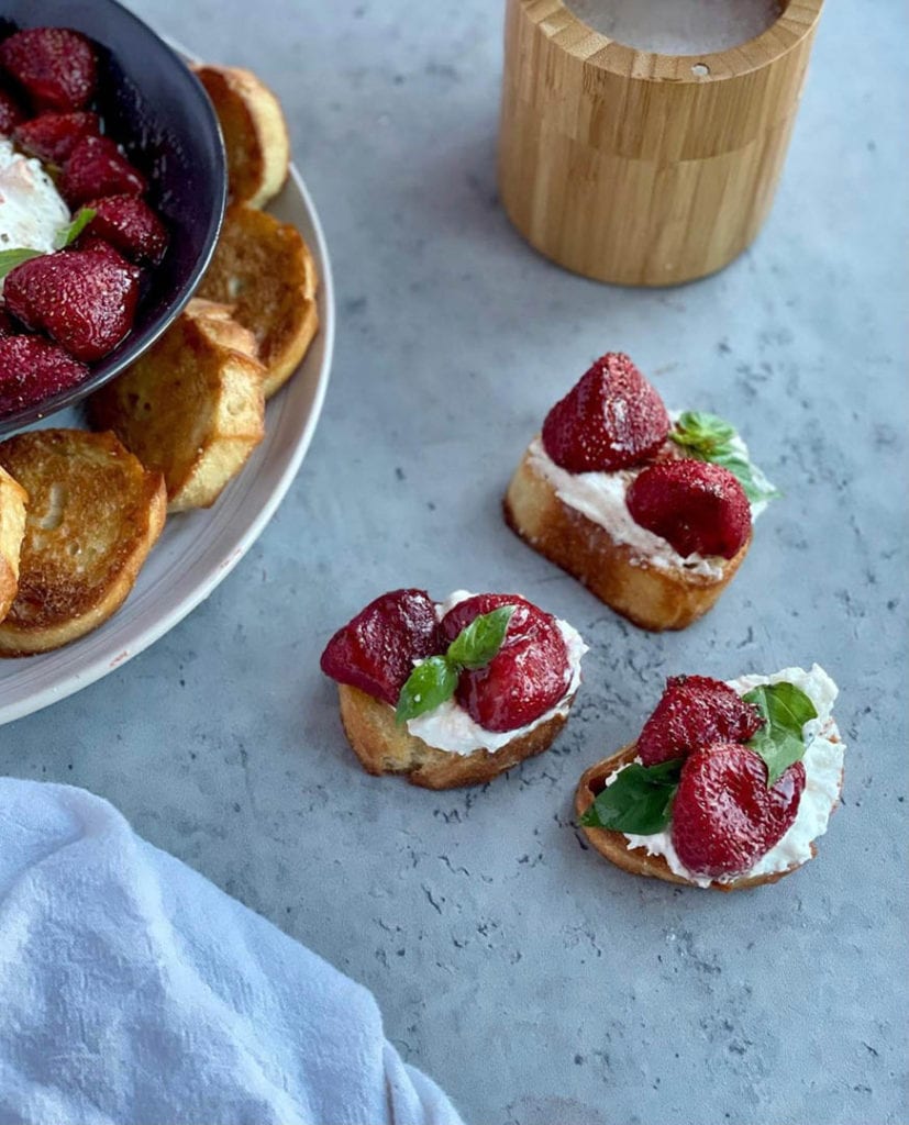 baked strawberries crostini basil garnish