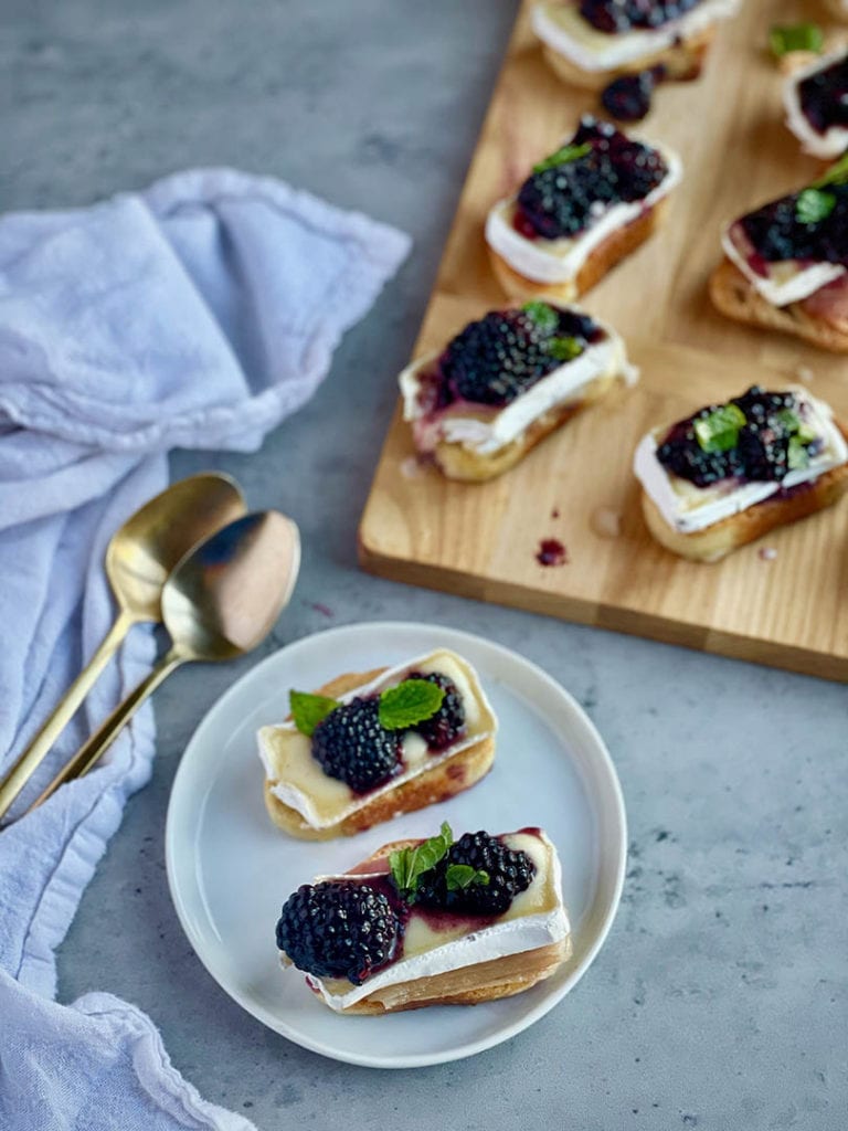 baked brie with blackberries recipe