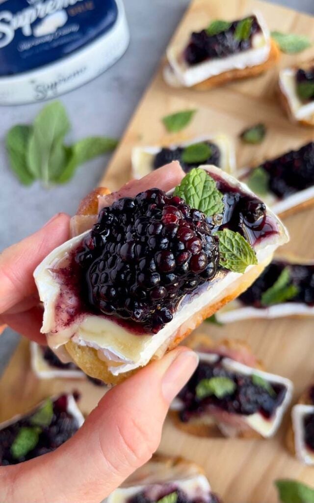 baked brie with blackberry jam recipe crostini
