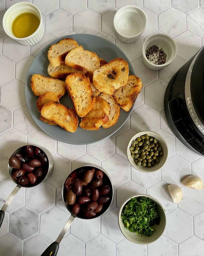 how to make olive tapenade