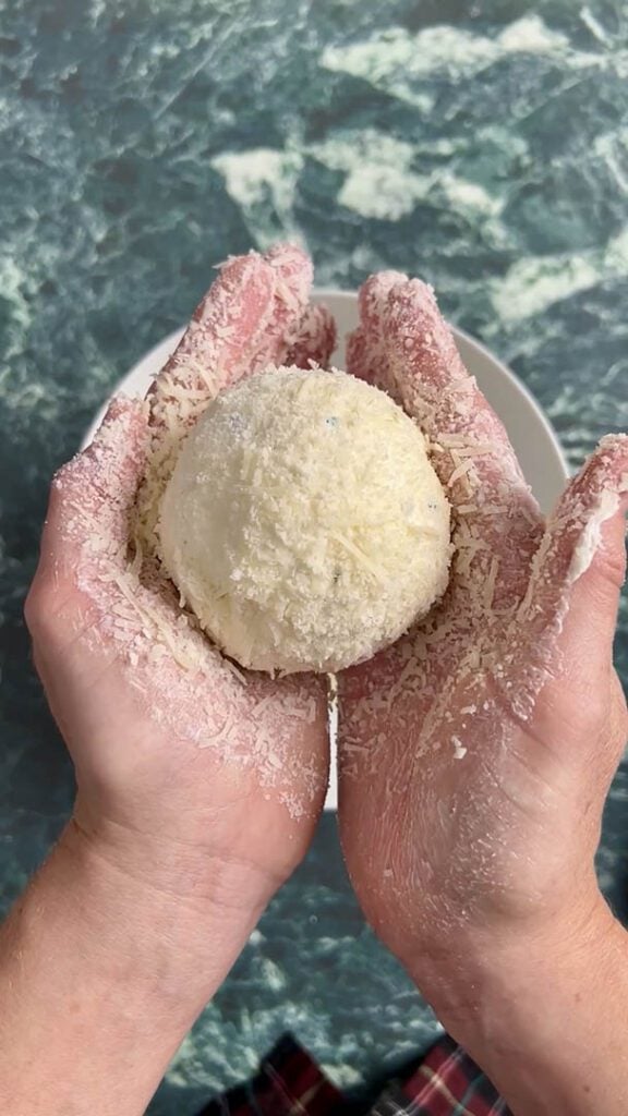 Snowman cheese ball body
